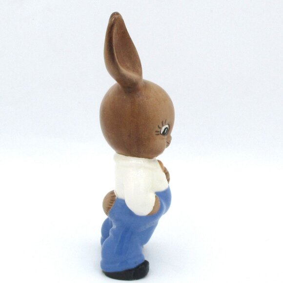 Vintage Mid Century Glossy Ceramic Bunny Figurine Holding Carrot 1950 24 - Picture 2 of 5